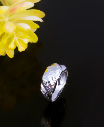 White Gold လက်စွပ်